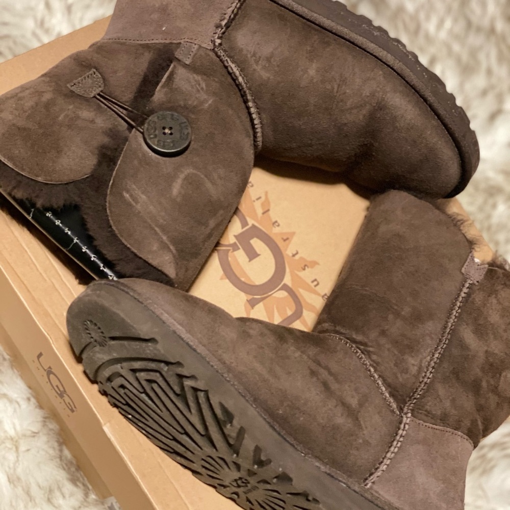 ‼️SOLD‼️ UGG W BAILEY BUTTON